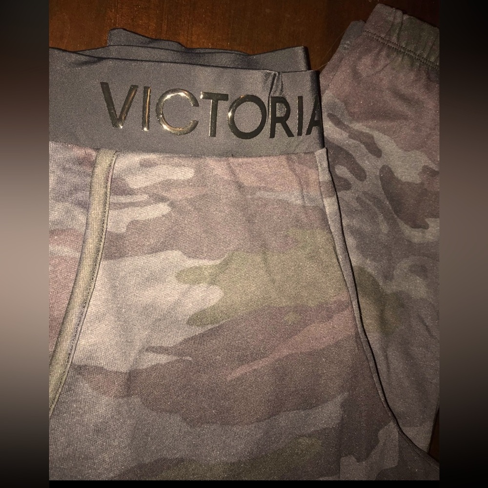 Victoria Sport camo joggers